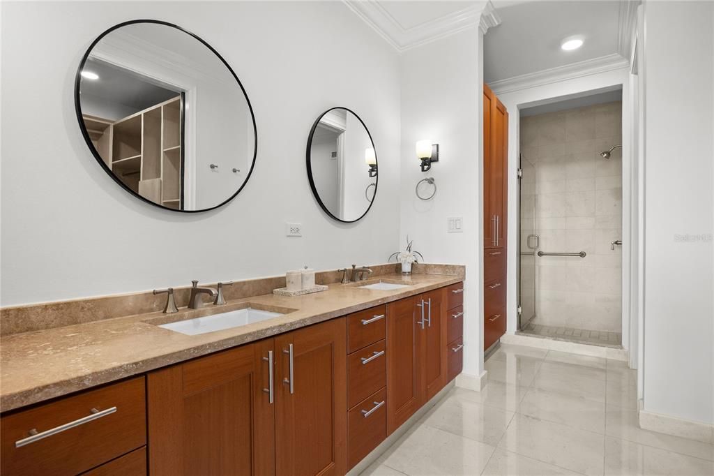 En Venta: $1,995,000 (4 camas, 3 baños, 2696 Pies cuadrados)