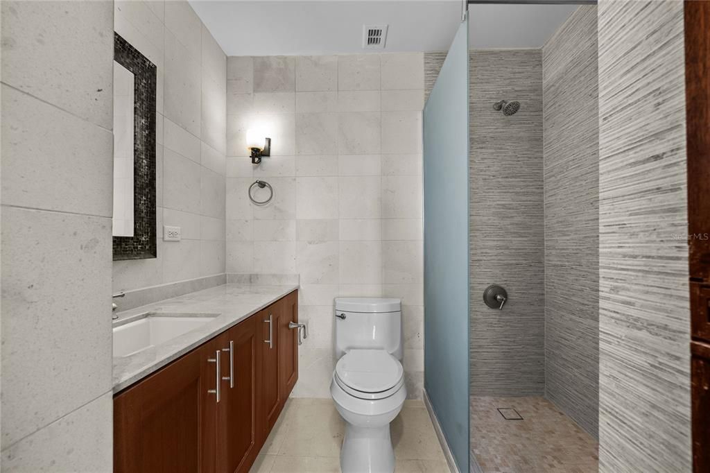 En Venta: $1,995,000 (4 camas, 3 baños, 2696 Pies cuadrados)