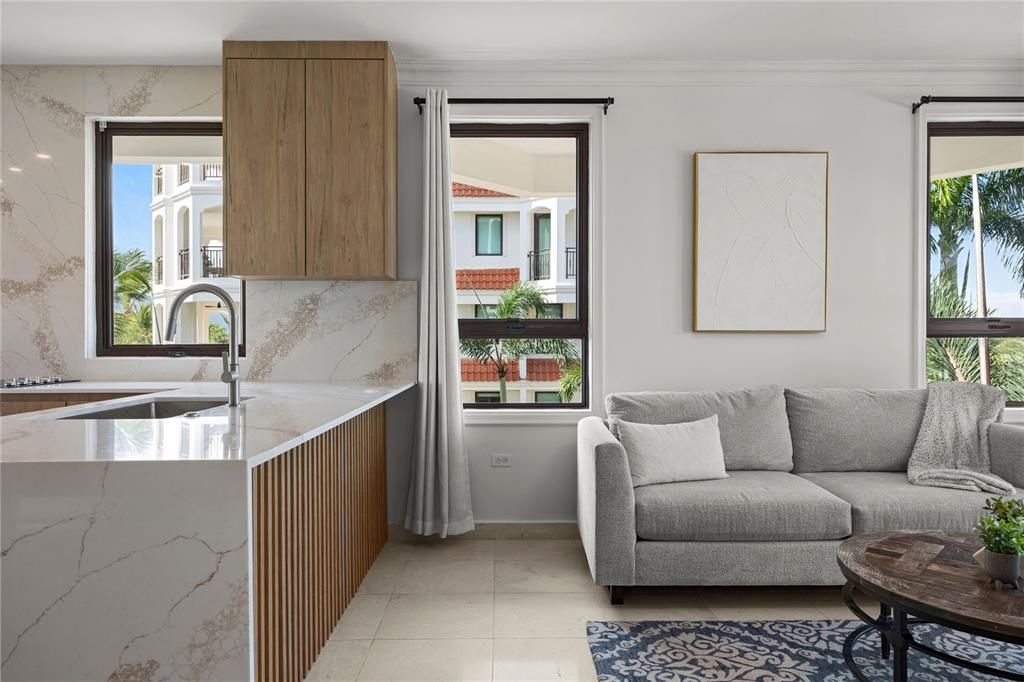 En Venta: $1,995,000 (4 camas, 3 baños, 2696 Pies cuadrados)