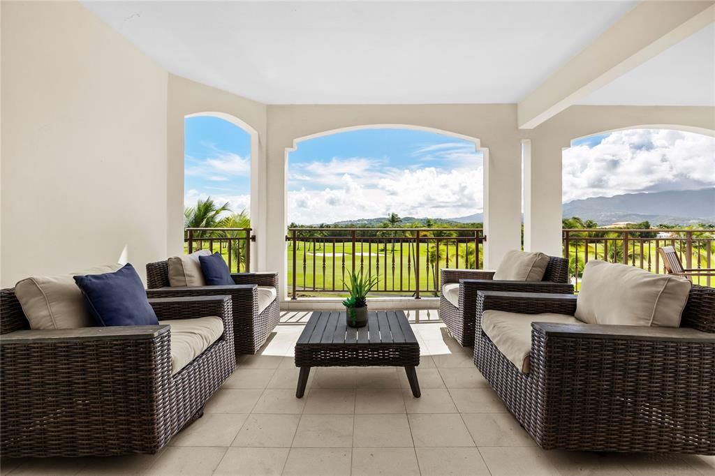En Venta: $1,995,000 (4 camas, 3 baños, 2696 Pies cuadrados)