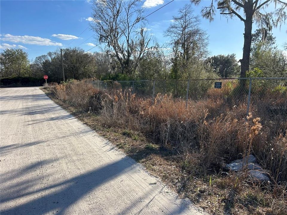 На продажу: $105,000 (1.11 acres)
