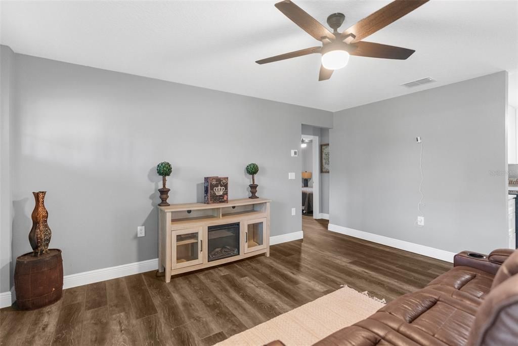 For Sale: $485,000 (2 beds, 2 baths, 1224 Square Feet)