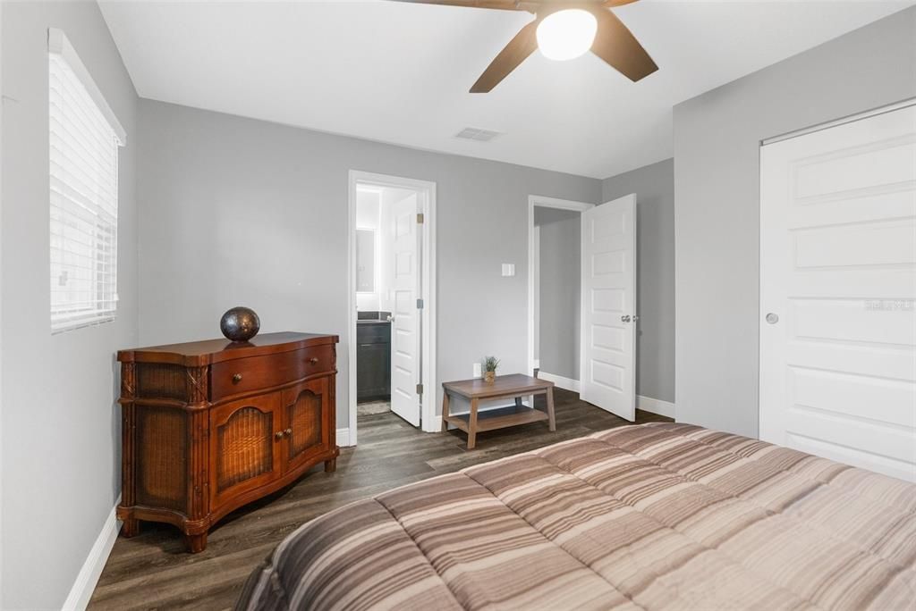 For Sale: $485,000 (2 beds, 2 baths, 1224 Square Feet)
