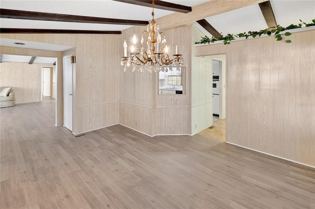 For Sale: $161,000 (2 beds, 2 baths, 1640 Square Feet)