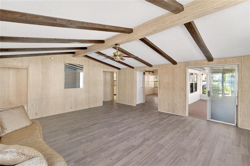 For Sale: $161,000 (2 beds, 2 baths, 1640 Square Feet)