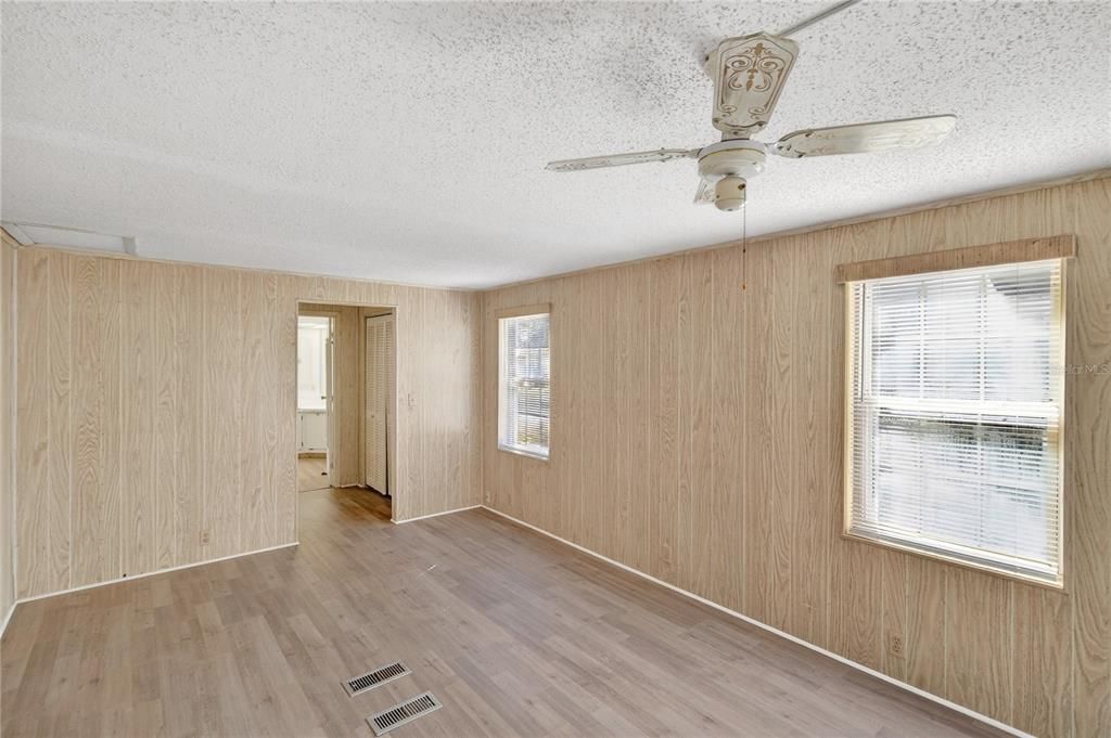 For Sale: $161,000 (2 beds, 2 baths, 1640 Square Feet)