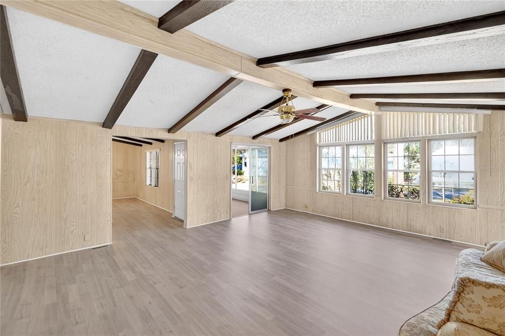 For Sale: $161,000 (2 beds, 2 baths, 1640 Square Feet)