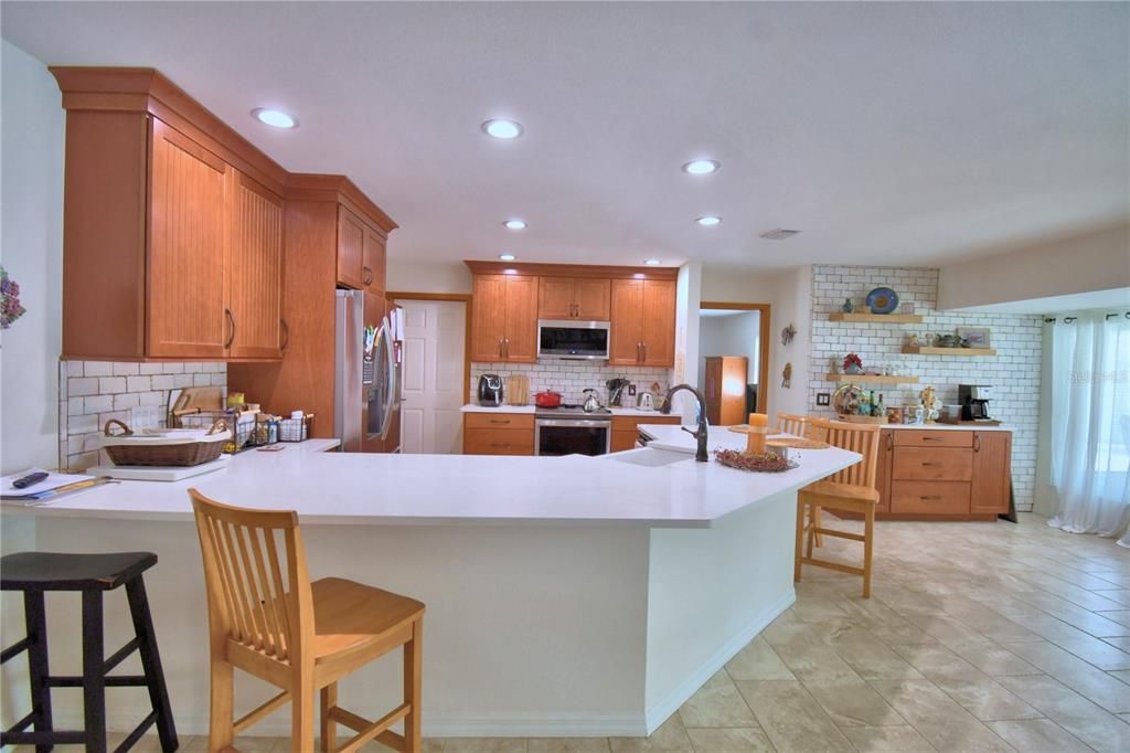 Под контрактом: $464,900 (3 спален, 2 ванн, 1938 Квадратных фут)