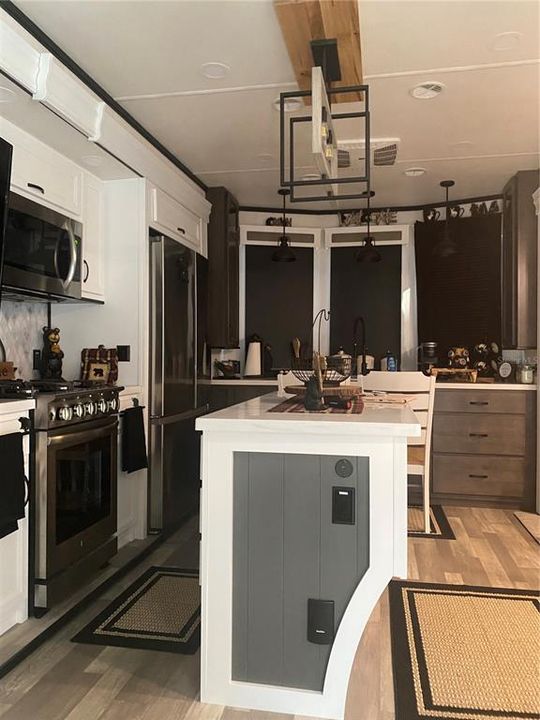На продажу: $218,000 (1 спален, 1 ванн, 400 Квадратных фут)