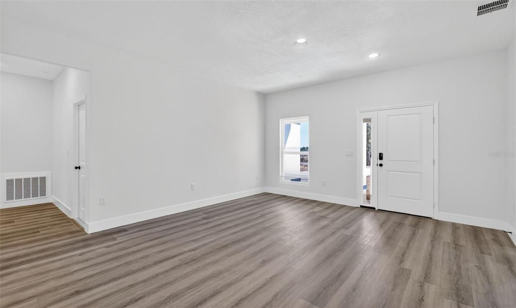 Active With Contract: $319,000 (4 beds, 2 baths, 1630 Square Feet)
