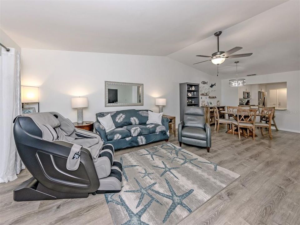 На продажу: $318,500 (3 спален, 2 ванн, 1540 Квадратных фут)