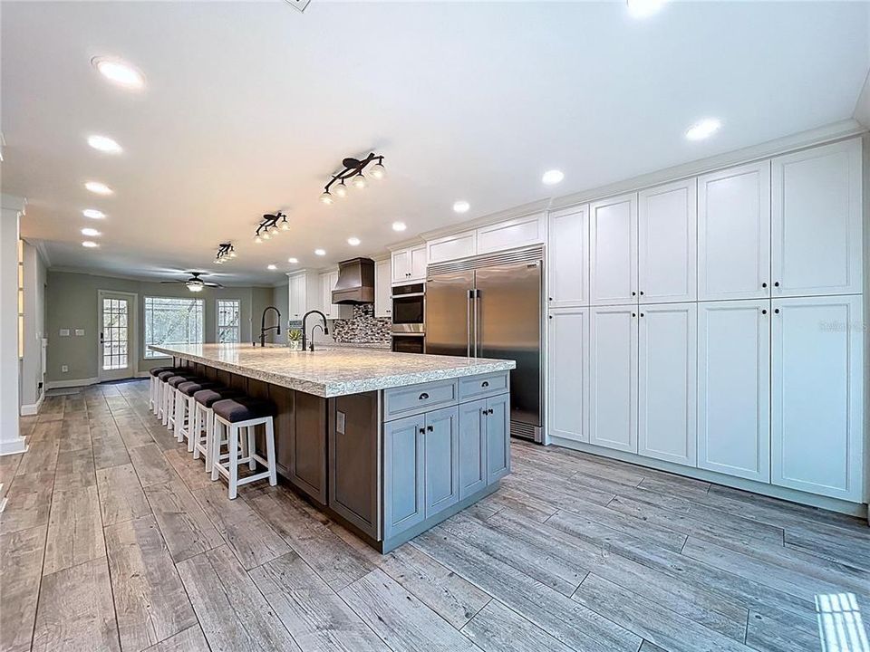 For Sale: $699,999 (5 beds, 4 baths, 3293 Square Feet)