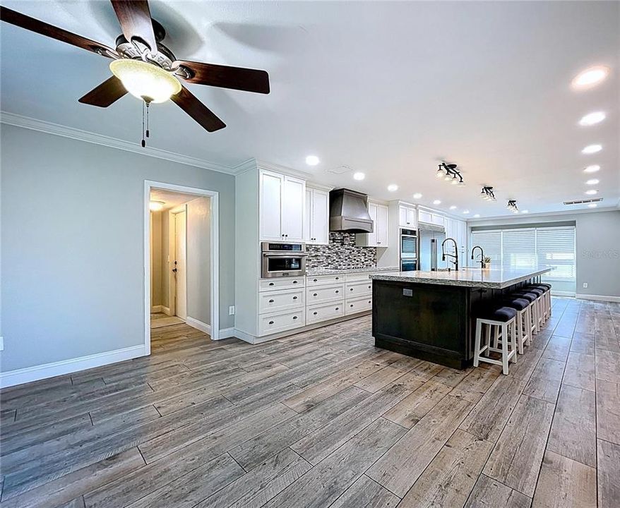 For Sale: $699,999 (5 beds, 4 baths, 3293 Square Feet)