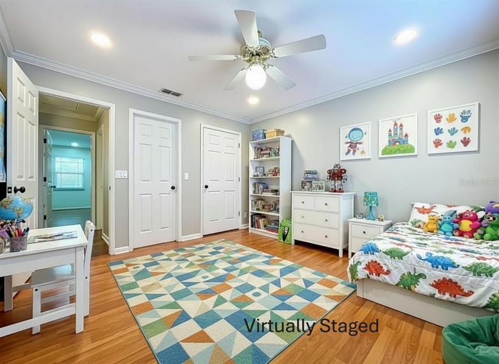 For Sale: $699,999 (5 beds, 4 baths, 3293 Square Feet)