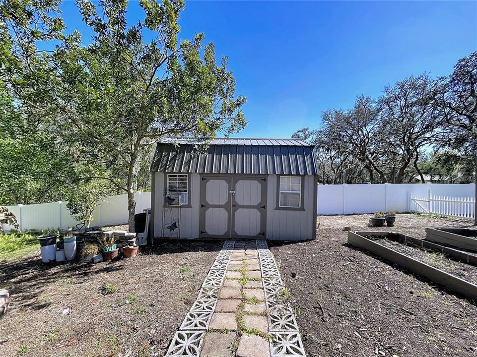 For Sale: $699,999 (5 beds, 4 baths, 3293 Square Feet)