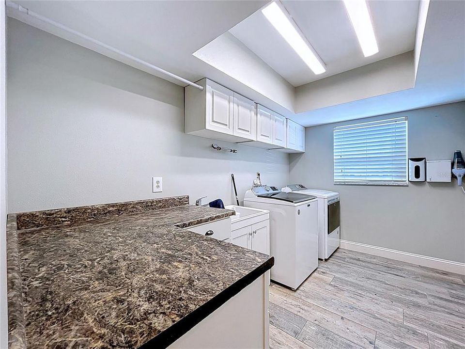 For Sale: $699,999 (5 beds, 4 baths, 3293 Square Feet)