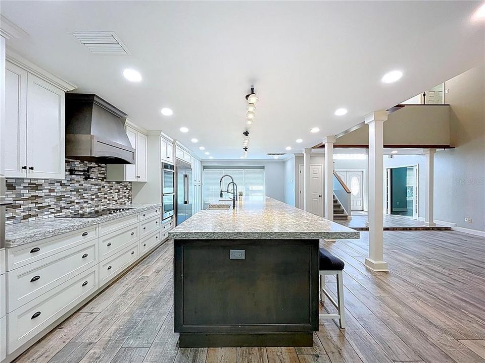 For Sale: $699,999 (5 beds, 4 baths, 3293 Square Feet)