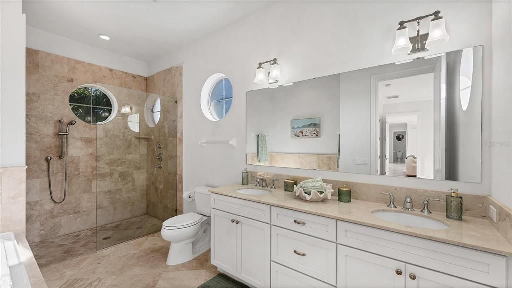 En Venta: $2,999,999 (4 camas, 3 baños, 3020 Pies cuadrados)