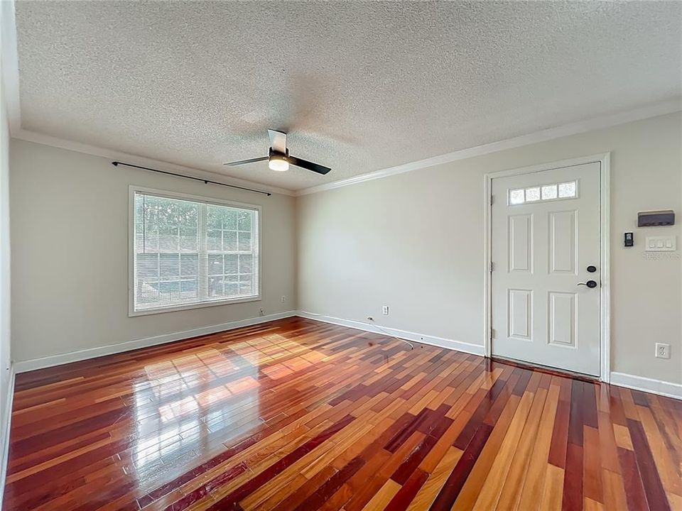 For Sale: $169,000 (2 beds, 2 baths, 870 Square Feet)