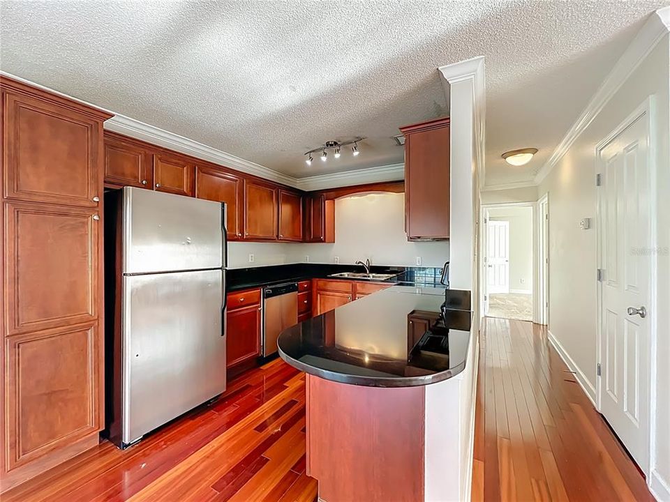 For Sale: $169,000 (2 beds, 2 baths, 870 Square Feet)