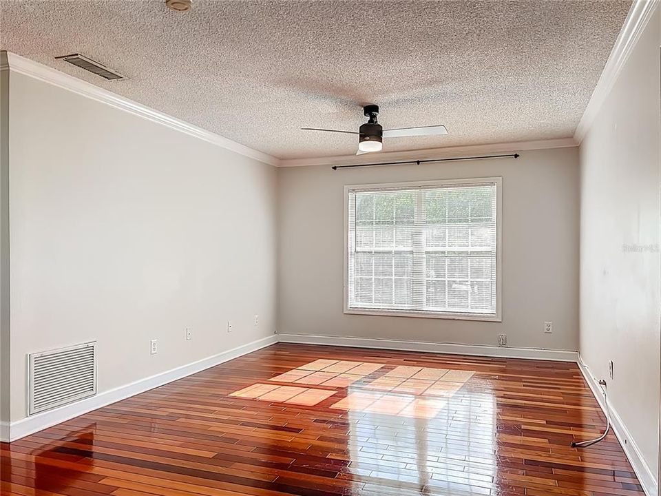 For Sale: $169,000 (2 beds, 2 baths, 870 Square Feet)