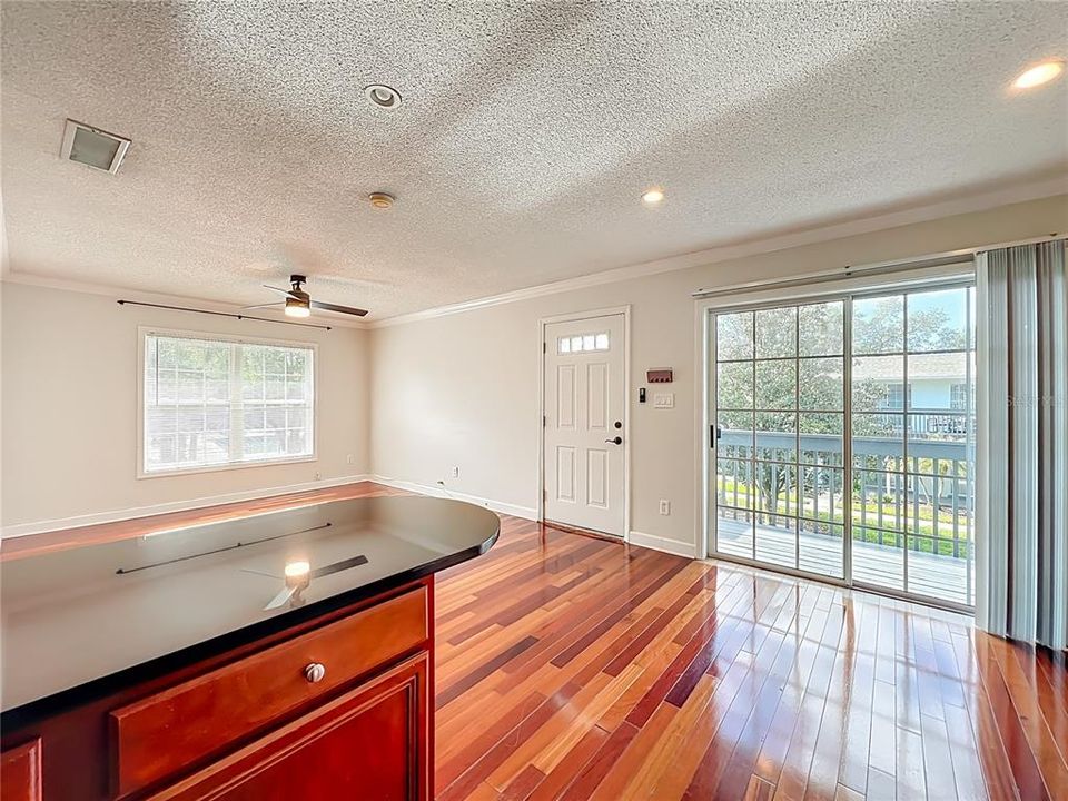 For Sale: $169,000 (2 beds, 2 baths, 870 Square Feet)
