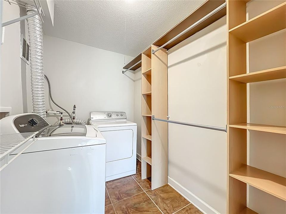 For Sale: $169,000 (2 beds, 2 baths, 870 Square Feet)