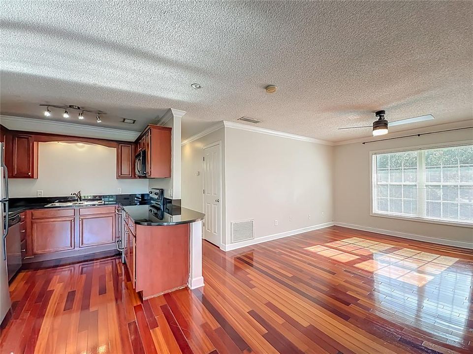 For Sale: $169,000 (2 beds, 2 baths, 870 Square Feet)