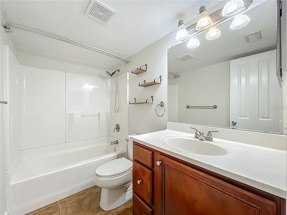 For Sale: $169,000 (2 beds, 2 baths, 870 Square Feet)
