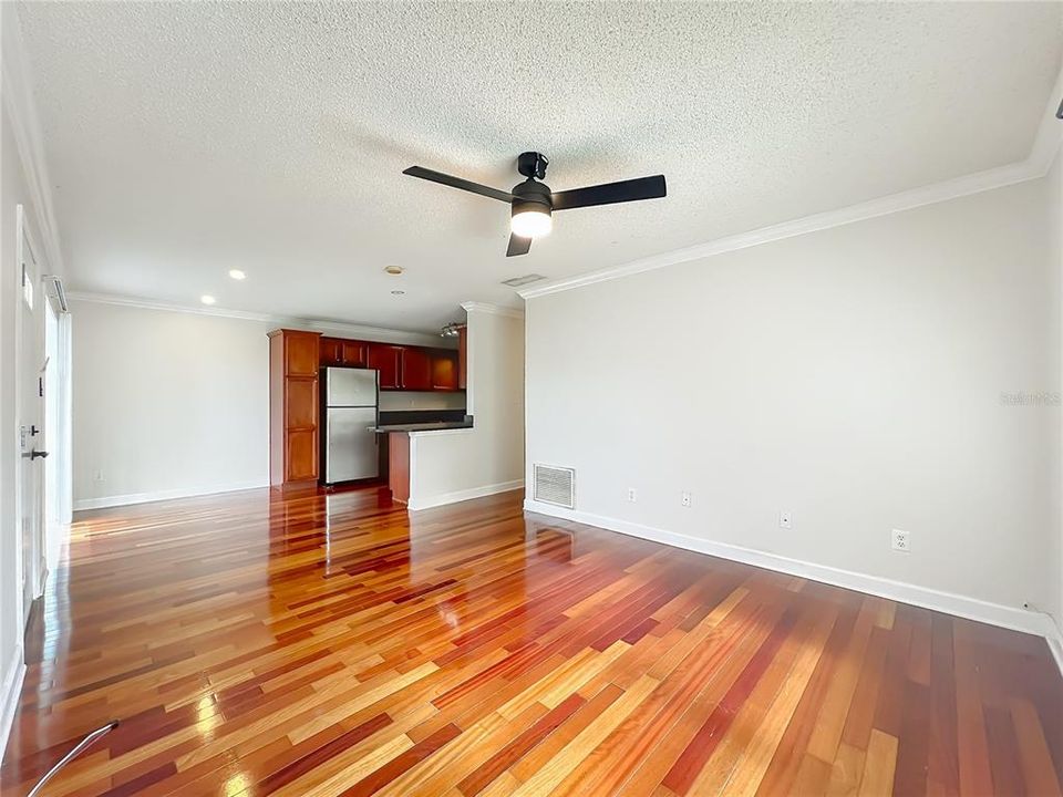 For Sale: $169,000 (2 beds, 2 baths, 870 Square Feet)