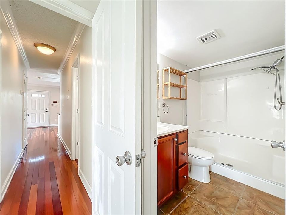 For Sale: $169,000 (2 beds, 2 baths, 870 Square Feet)