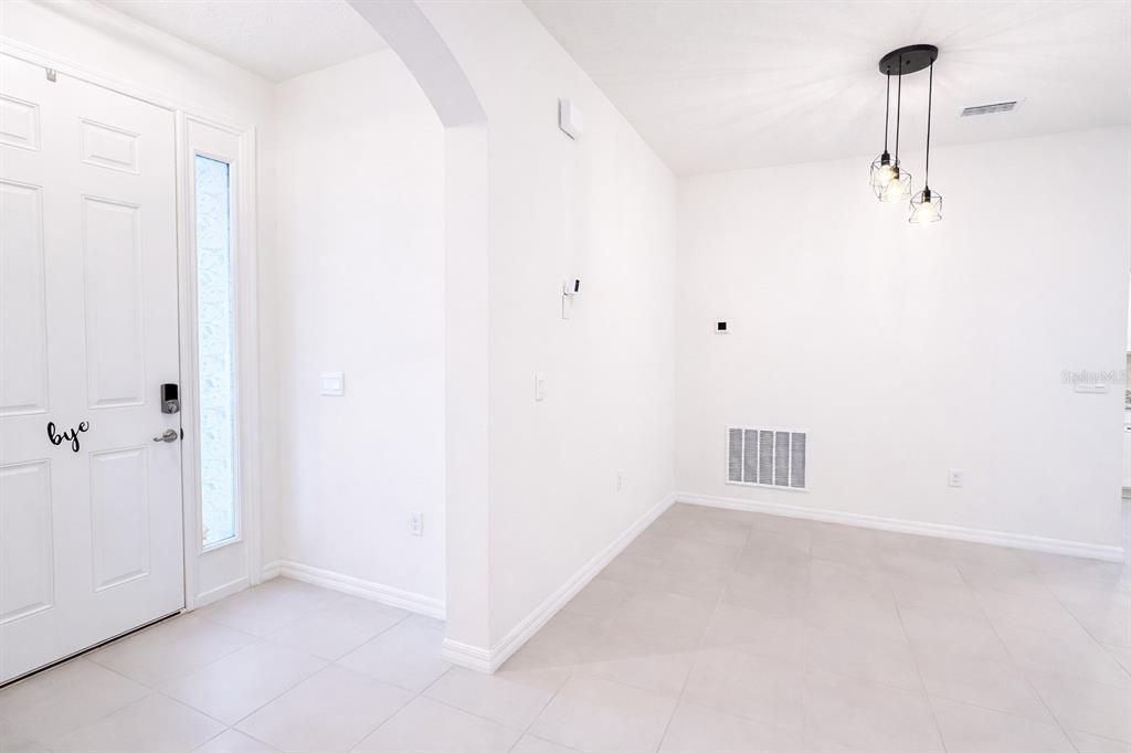 Под контрактом: $289,900 (3 спален, 2 ванн, 1844 Квадратных фут)