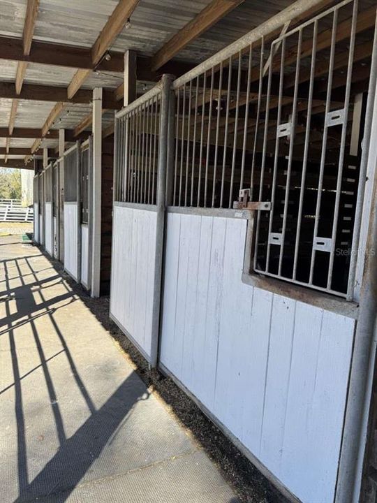 待售: $450,000 (4.00 acres)