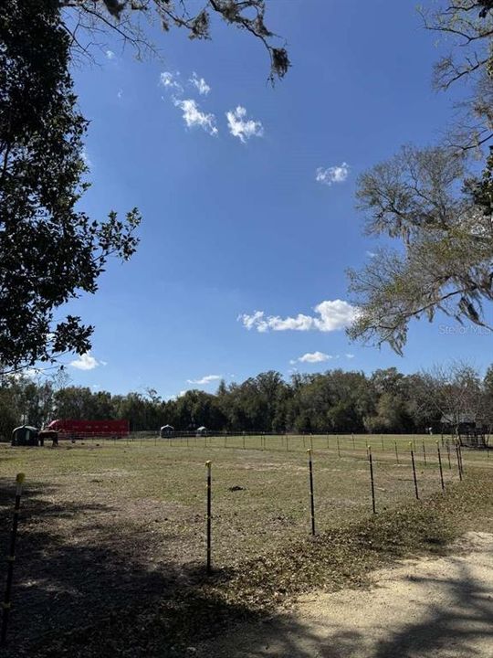 待售: $450,000 (4.00 acres)