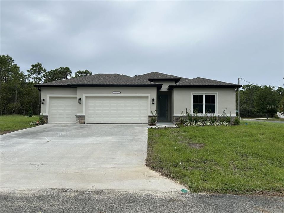 Active With Contract: $356,900 (4 beds, 3 baths, 1990 Square Feet)