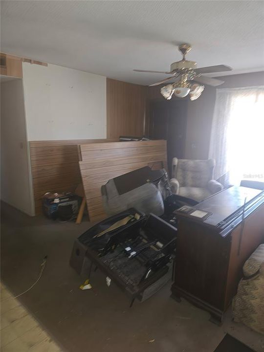 Под контрактом: $289,999 (3 спален, 1 ванн, 1820 Квадратных фут)