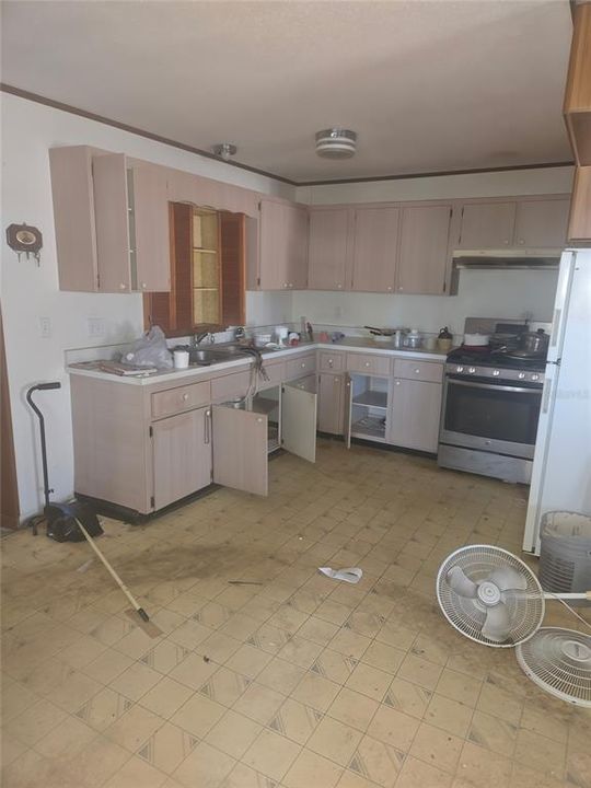 Под контрактом: $289,999 (3 спален, 1 ванн, 1820 Квадратных фут)