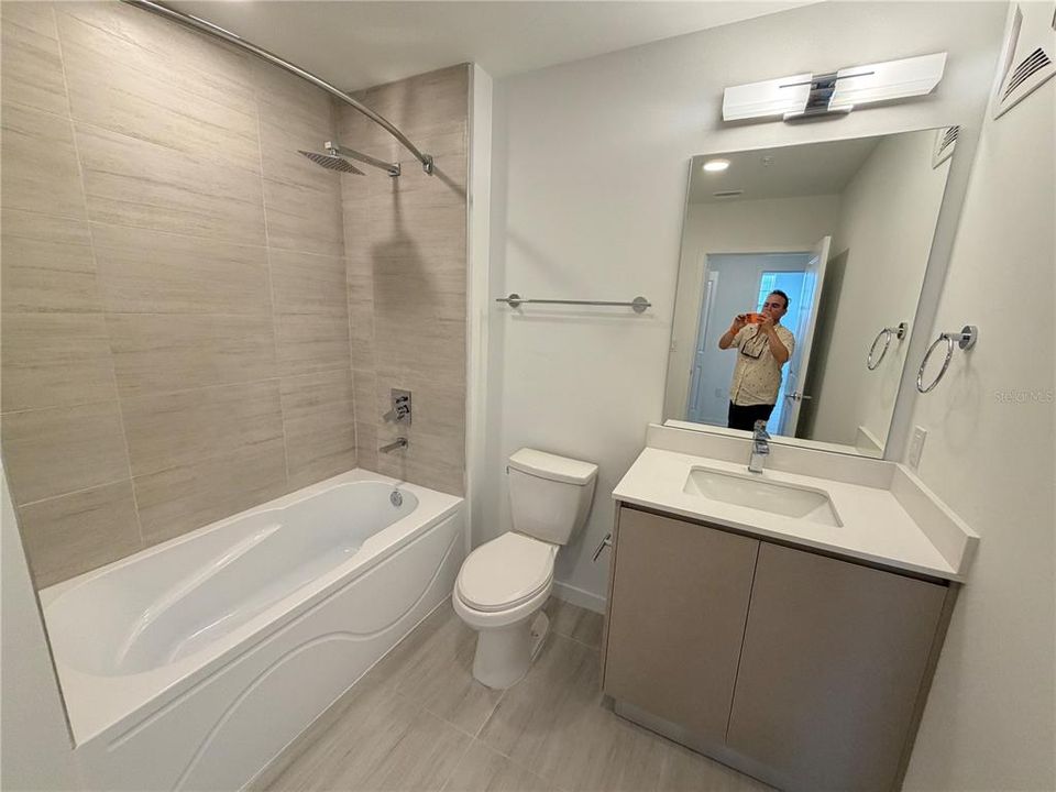 Activo con contrato: $1,700 (3 camas, 2 baños, 1023 Pies cuadrados)