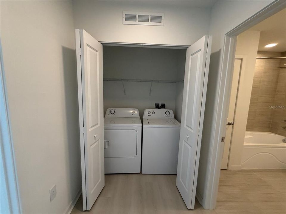 Activo con contrato: $1,700 (3 camas, 2 baños, 1023 Pies cuadrados)