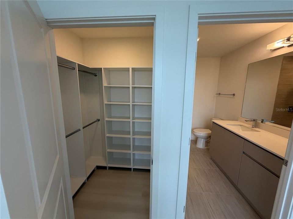Activo con contrato: $1,700 (3 camas, 2 baños, 1023 Pies cuadrados)
