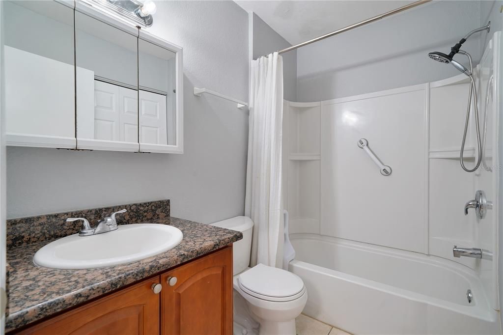 Activo con contrato: $185,000 (2 camas, 1 baños, 884 Pies cuadrados)
