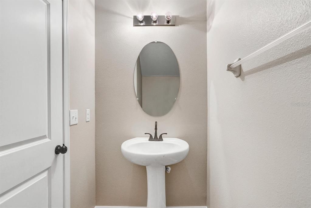 For Sale: $380,000 (5 beds, 2 baths, 2415 Square Feet)