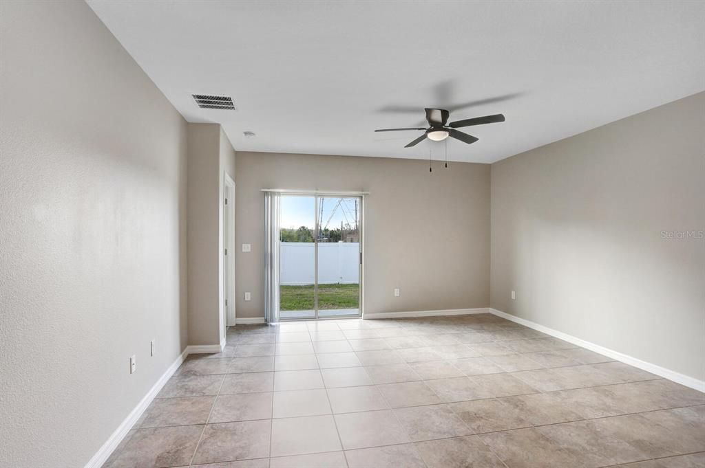 For Sale: $380,000 (5 beds, 2 baths, 2415 Square Feet)
