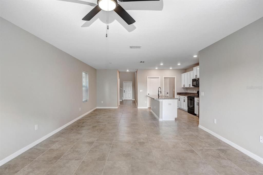 For Sale: $380,000 (5 beds, 2 baths, 2415 Square Feet)