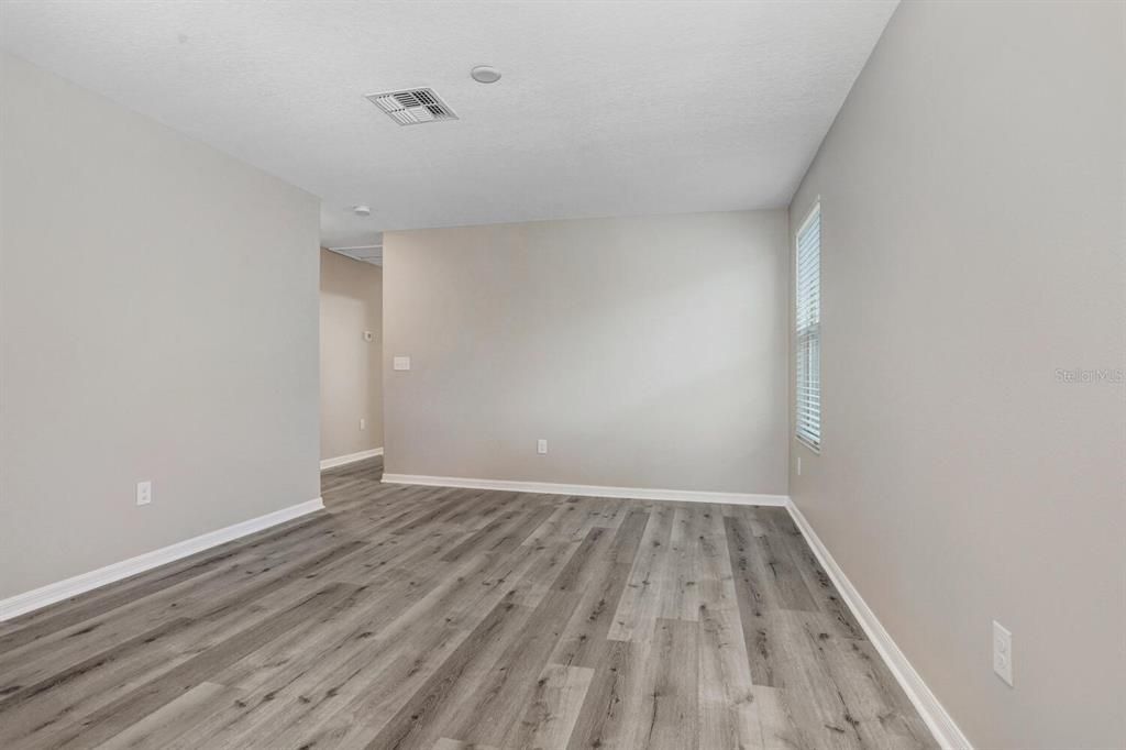 For Sale: $380,000 (5 beds, 2 baths, 2415 Square Feet)