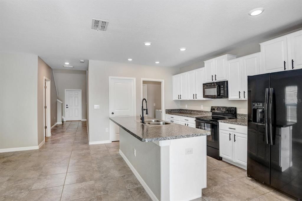 For Sale: $380,000 (5 beds, 2 baths, 2415 Square Feet)