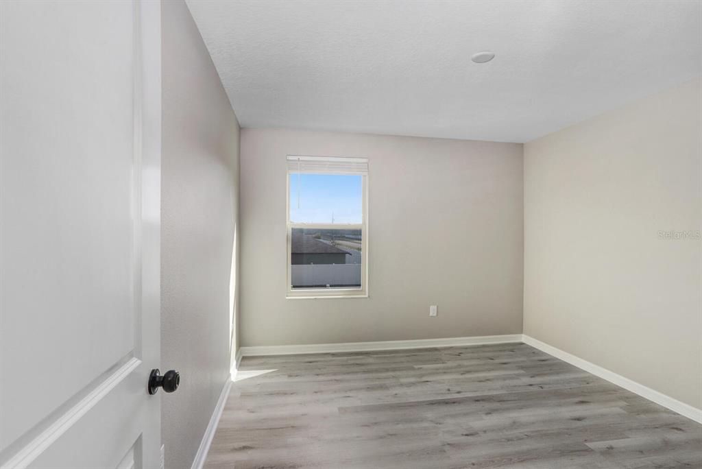 For Sale: $380,000 (5 beds, 2 baths, 2415 Square Feet)