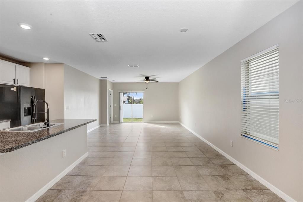 For Sale: $380,000 (5 beds, 2 baths, 2415 Square Feet)