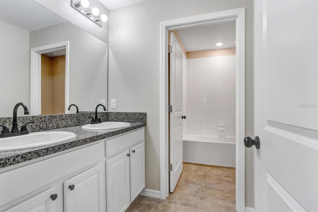 For Sale: $380,000 (5 beds, 2 baths, 2415 Square Feet)