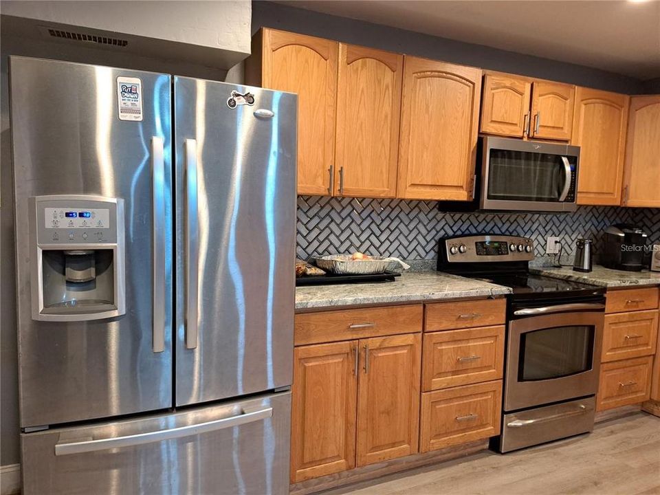 For Sale: $599,000 (5 beds, 2 baths, 2734 Square Feet)